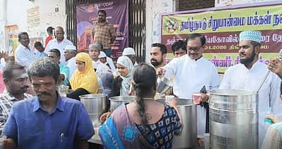 தஞ்சையில் பக்தர்களுக்கு நீர்மோர் வழங்கி மத நல்லிணக்கத்தைப் பறைசாற்றும் கிறிஸ்தவர்கள்- இஸ்லாமியர்கள்!