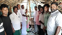 அரக்கோணத்தில் தீ விபத்து: எம்எல்ஏ நிதியுதவி