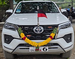 சங்கராபுரம் அருகே திமுக நிா்வாகி காா் திருட்டு