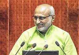 பாஜகவில் இணைந்த 7 எம்பிக்கள்: மாநிலங்களவை தலைவர் ஒப்புதல்! ஆம் ஆத்மி கோரிக்கை நிராகரிப்பு!