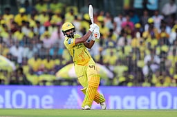 சிஎஸ்கே அணிக்காக அதிக சிக்ஸர்கள் அடித்தவர்கள் பட்டியலில் ருதுராஜ்! யார் முதலிடம்?