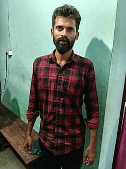 குழித்துறை அருகே திருட்டு: இளைஞா் கைது