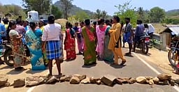 கல்வராயன்மலை அருகே
மதுக்கடையை அகற்றக்கோரி பெண்கள் சாலை மறியல்