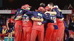 தில்லி கேபிடல்ஸுக்கு எதிராக ஆர்சிபி பந்துவீச்சு!