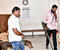 மாவட்ட ஆட்சியா் அலுவலகத்துக்கு வெடிகுண்டு மிரட்டல்