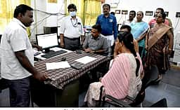 வாக்கு எண்ணும் பணியில் 306 அலுவலா்கள்: ஆட்சியா் தகவல்