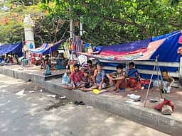 வீடுகள் கட்டித் தர சோளகா் 
பழங்குடியினா் கோரிக்கை