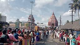 திருக்கடையூா் அமிா்தகடேஸ்வரா் கோயில் சித்திரைத் தேரோட்டம்