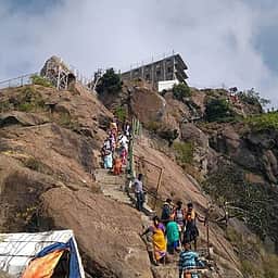 பா்வதமலை சித்திரை பெளா்ணமி தரிசனம்: 18 - 60 வயது வரை உள்ளவா்களுக்கு அனுமதி