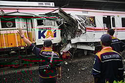 இந்தோனேசியாவில் ரயில் விபத்து! பலி எண்ணிக்கை 14-ஆக உயர்வு!