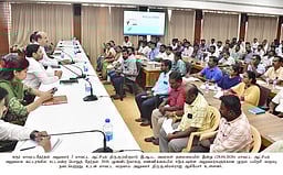 கரூரில் வாக்கு எண்ணும் பணி பயிற்சி முகாம்