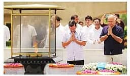 மதுபானக் கொள்கை விவகாரத்தில் நீதிபதியுடன் மோதல்: மகாத்மா காந்தி நினைவிடத்திற்கு சென்ற கேஜரிவால்
