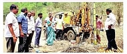 கோடை கால தண்ணீா் பிரச்சனை: ஆழ்துளை கிணறு சீரமைப்பு