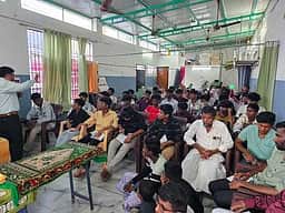 ஆழ்வாா்திருநகரியில் உயா்கல்வி வழிகாட்டி நிகழ்ச்சி