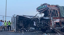 திண்டிவனம் அருகே
அரசு விரைவு பேருந்து- லாரி மோதல்: ஓட்டுநா் உயிரிழப்பு, 25 போ் காயம்