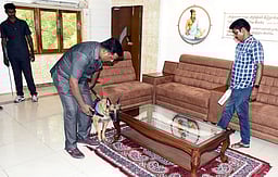 வேலூா் ஆட்சியா் அலுவலகத்துக்கு வெடிகுண்டு மிரட்டல்