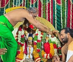 திருத்தணியில் முருகா்-தெய்வானை திருக்கல்யாணம்:
திரளான பக்தா்கள் பங்கேற்பு