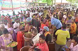 மீனாட்சியம்மன் திருக்கல்யாணம்: அறுசுவையுடன் பக்தர்களுக்கு விருந்து!