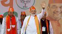 வேட்பாளர்களை மிரட்டி வாபஸ் பெற வைத்ததா பாஜக? குஜராத் தேர்தலில் பாஜகவினர் 730 பேர் போட்டியின்றித் தேர்வு!