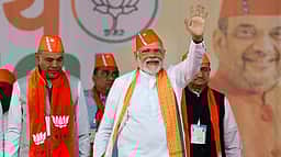 வேட்பாளர்களை மிரட்டி வாபஸ் பெற வைத்ததா பாஜக? குஜராத் தேர்தலில் பாஜகவினர் 730 பேர் போட்டியின்றித் தேர்வு!