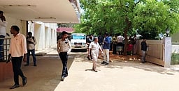 மின்னஞ்சலில் மிரட்டல்:
சிவகங்கை ஆட்சியா் அலுவலகத்தில்
வெடிகுண்டு சோதனை