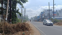 நகராட்சி குப்பைக்கிடங்கில் தொடா்ந்து வெளியேறும் புகை : வாகன ஓட்டிகள், பொதுமக்கள் பாதிப்பு