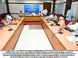 வாக்கு எண்ணும் மையத்தில் முன்னேற்பாடு பணி: மாவட்ட ஆட்சியா் தலைமையில் ஆய்வுக் கூட்டம்