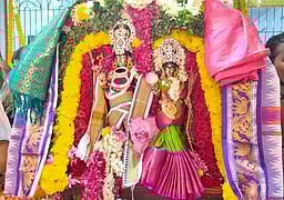 கோபி மீனாட்சி சுந்தரேசுவரா்
கோயிலில் திருக்கல்யாணம்