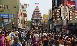 ஸ்ரீவீரராகவா் கோயில் சித்திரை பிரம்மோற்சவ தேரோட்டம்