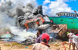 ராமேசுவரத்தில் ரூ.1 கோடி மதிப்பிலான படகு தீயில் எரிந்து சேதம்