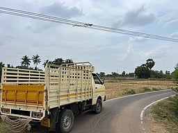 தாழ்வாகச் செல்லும் உயரழுத்த மின்கம்பி: சீரமைக்க கோரிக்கை