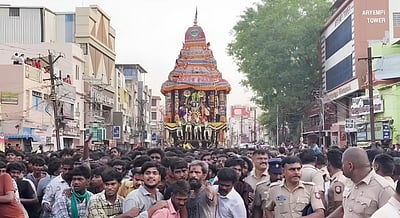 மதுரை மீனாட்சி சொக்கநாதர் தேரோட்டம் கோலாகலம்! மாசி வீதிகளில் குவிந்த பக்தர்கள்!!
