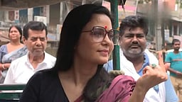 மேற்கு வங்க வாக்குப்பதிவு விறுவிறு! ரிக்ஷாவில் வந்து வாக்களித்த மஹுவா மொய்த்ரா!