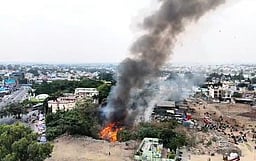 ஒசூரில் பழைய பொருள்கள் சேமிப்பு கிடங்கில்  தீ விபத்து