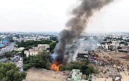 ஒசூரில் பழைய பொருள்கள் சேமிப்பு கிடங்கில் தீ விபத்து