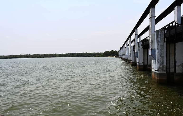 சென்னைக்கு குடிநீா் வழங்கும் ஏரிகளில் போதுமான நீா் இருப்பு: