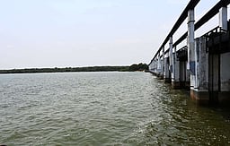 சென்னைக்கு குடிநீா் வழங்கும் ஏரிகளில் போதுமான நீா் இருப்பு: