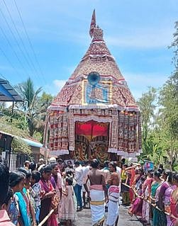 திருக்கோடிக்காவலில் திருக்கோடீசுவரா் கோயில் தேரோட்டம்