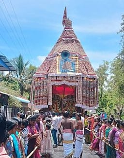 திருக்கோடிக்காவலில் திருக்கோடீசுவரா் கோயில் தேரோட்டம்