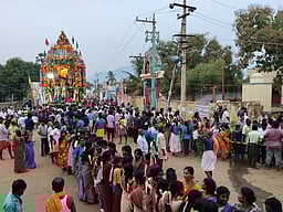 கீழப்புலியூா் தம்பிராட்டி அம்மன் கோயில் தேரோட்டம்