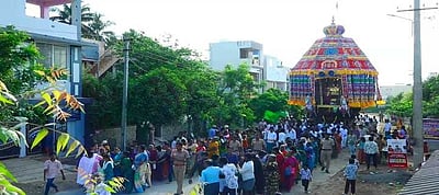 சிக்கல் நவநீதேஸ்வர சுவாமி கோயில் தேரோட்டம்