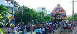 சிக்கல் நவநீதேஸ்வர சுவாமி கோயில் தேரோட்டம்