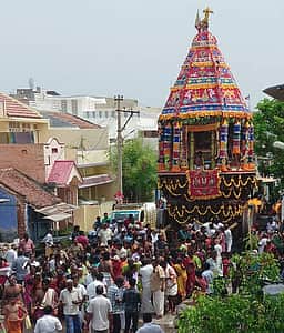 பவானியில் ஆதிகேசவப் பெருமாள் கோயில் தேரோட்டம்