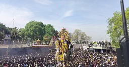 கூவாகம் கூத்தாண்டவர் திருக்கோயில் சித்திரைத் தேரோட்டம்! ஆயிரக்கணக்கான திருநங்கைகள் பங்கேற்பு!!