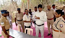 வாக்கு எண்ணிக்கை மையங்களில் மாவட்ட ஆட்சியா் ஆய்வு
