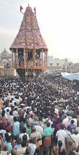 அய்யா்மலை ரத்தினகிரீஸ்வரா் கோயிலில் சித்திரைத் தேரோட்டம்: திரளான பக்தா்கள் பங்கேற்பு