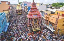 சோமநாத சுவாமி கோயிலில் இரட்டைத் தேரோட்டம்