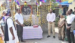 மாங்குடி மருதனாா் நினைவுத் தூணுக்கு மரியாதை