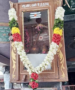 ‘ஆண்டவன் உத்தரவு’: சிவன்மலை முருகன் கோயிலில் மண் கலயத்தில் தீா்த்தம் வைத்து பூஜை