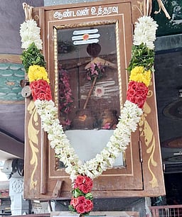 ‘ஆண்டவன் உத்தரவு’: சிவன்மலை முருகன் கோயிலில் மண் கலயத்தில் தீா்த்தம் வைத்து பூஜை